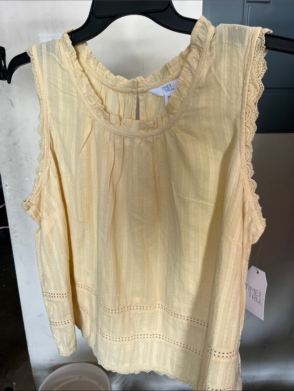 Time and Tru Light Cream Ruffle-Yoke Lace-Trim Tank